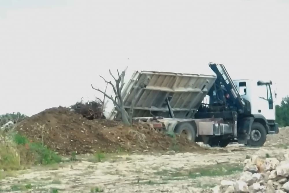 UHVAĆEN NA DJELU Poduzetnik istovara otpad u prirodu usred bijela dana