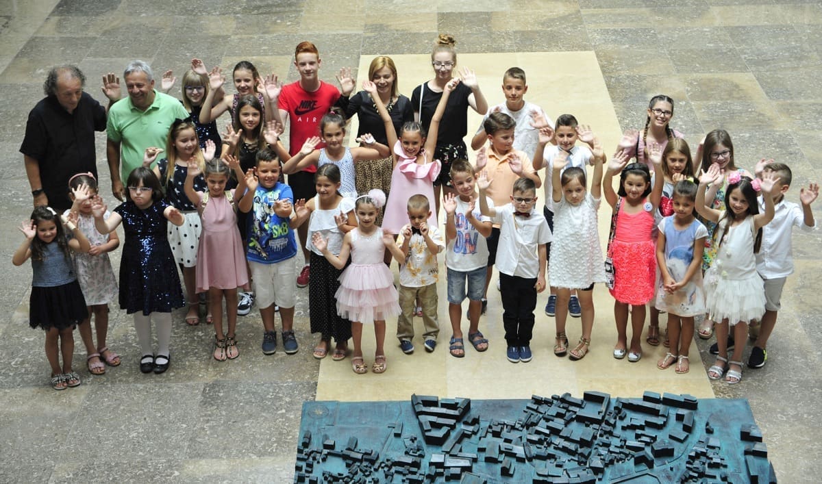 MALI SPLIT 2018. Mali Kaštelani osvojili srca i glasove publike pjesmom "Nije lako biti mali"