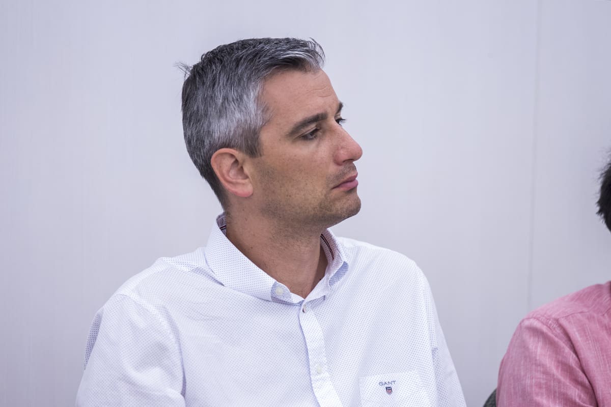 KLUB VIJEĆNIKA HSP HDS OMIŠ: "Tomasović s odbjeglim HDZ-ovcem suvereno održava vlast u Omišu"