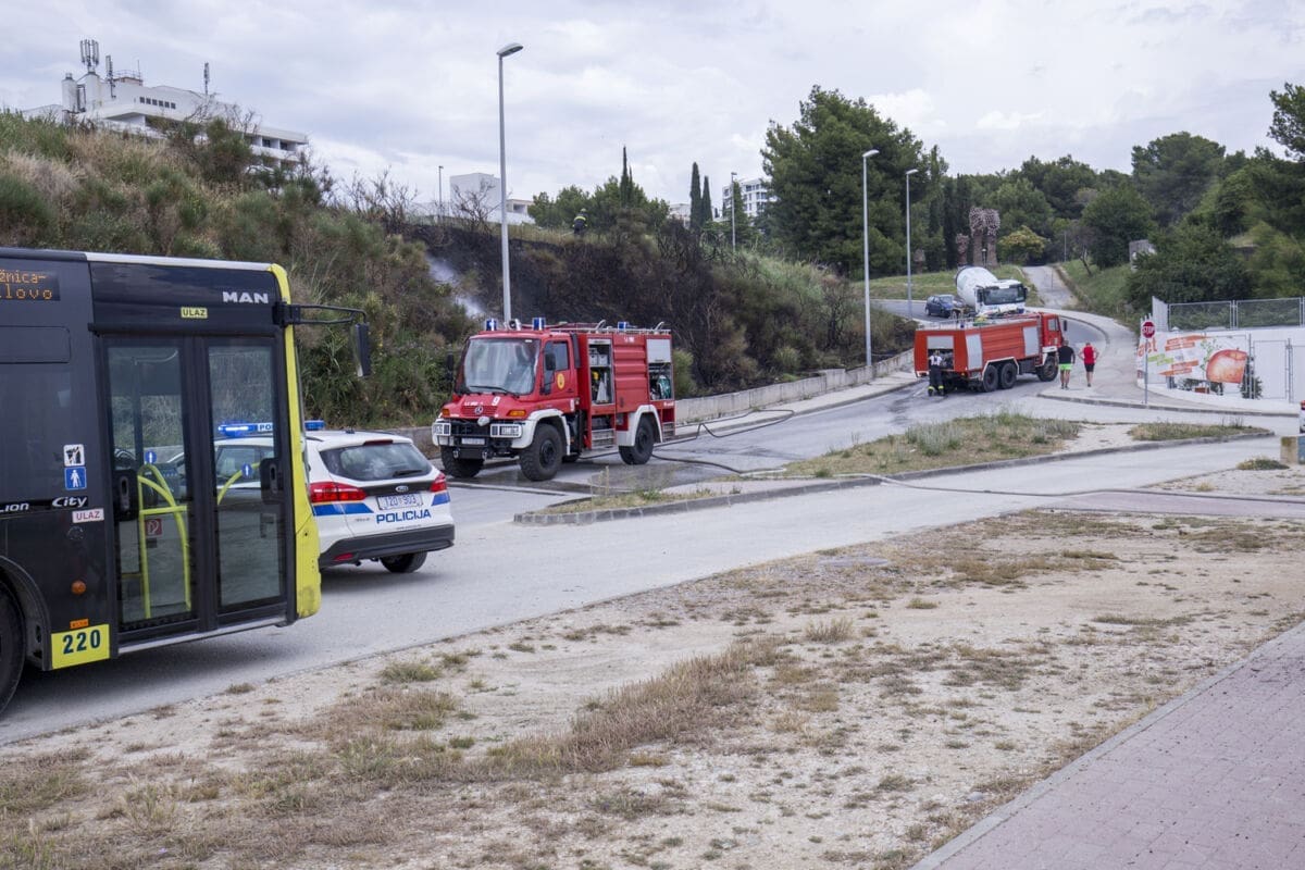 pozar_duilovo_znjan_vatrogasci_gasenje_(30)