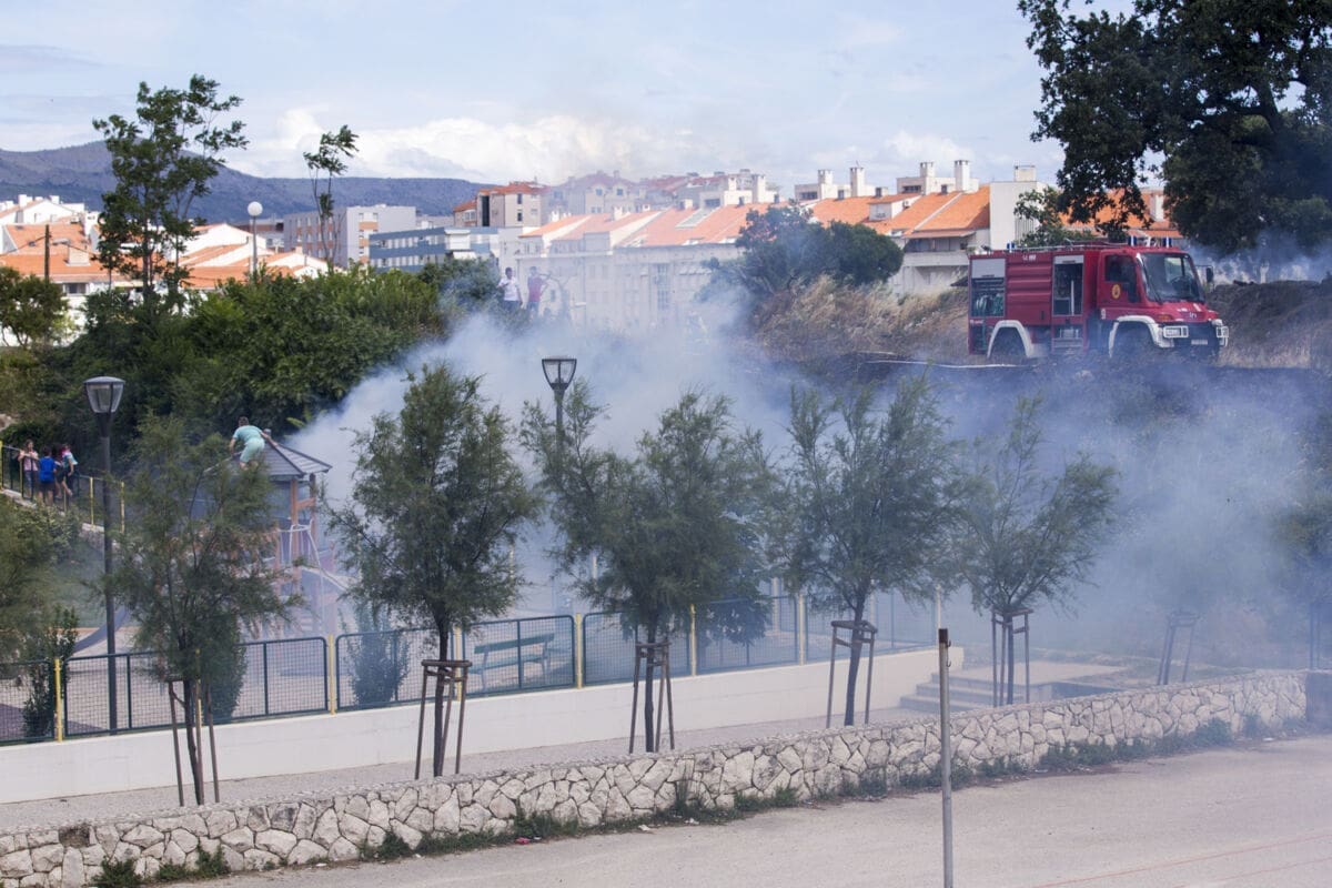 pozar_mertojak_vatrogasci_(1)