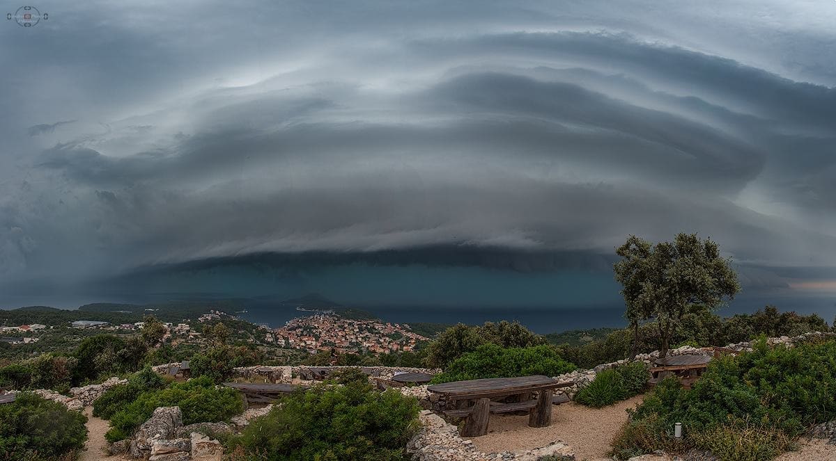 U Marini u sat vremena pala mjesečna količina oborina, temperature u Dalmaciji pale za više od 10 stupnjeva
