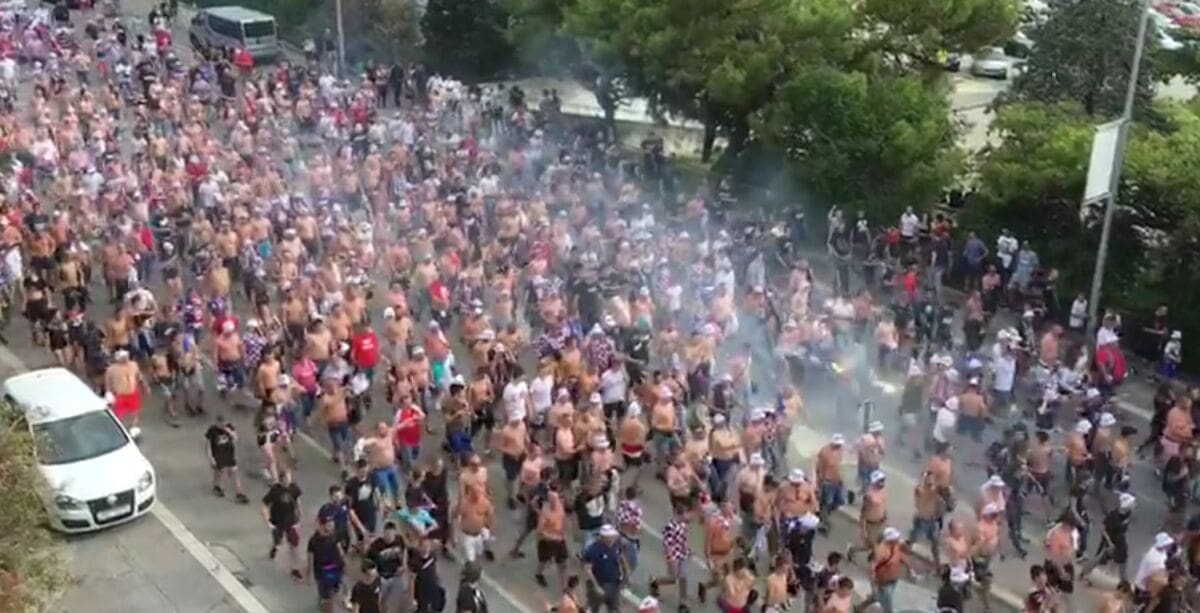 Višesatno druženje dviju Torcida u Splitu: Pogledajte dolazak Poljaka na Poljud