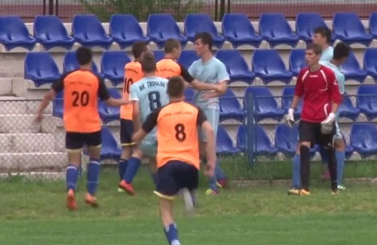 MAKLJAŽA NA UTAKMICI Pogledajte opću tučnjavu ekipa u Livnu, "dobio" i sudac