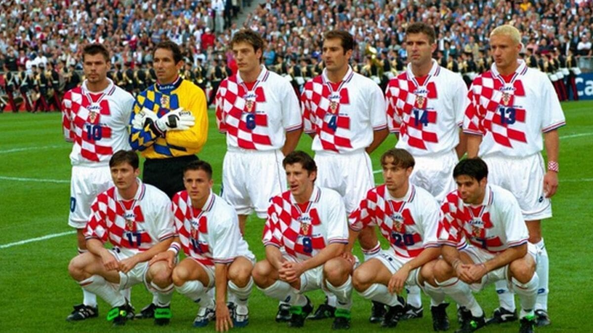 Dres Vatrenih iz 1998. proglašen drugim najljepšim ikad: “Zašto su ga Hrvati uopće mijenjali!?”