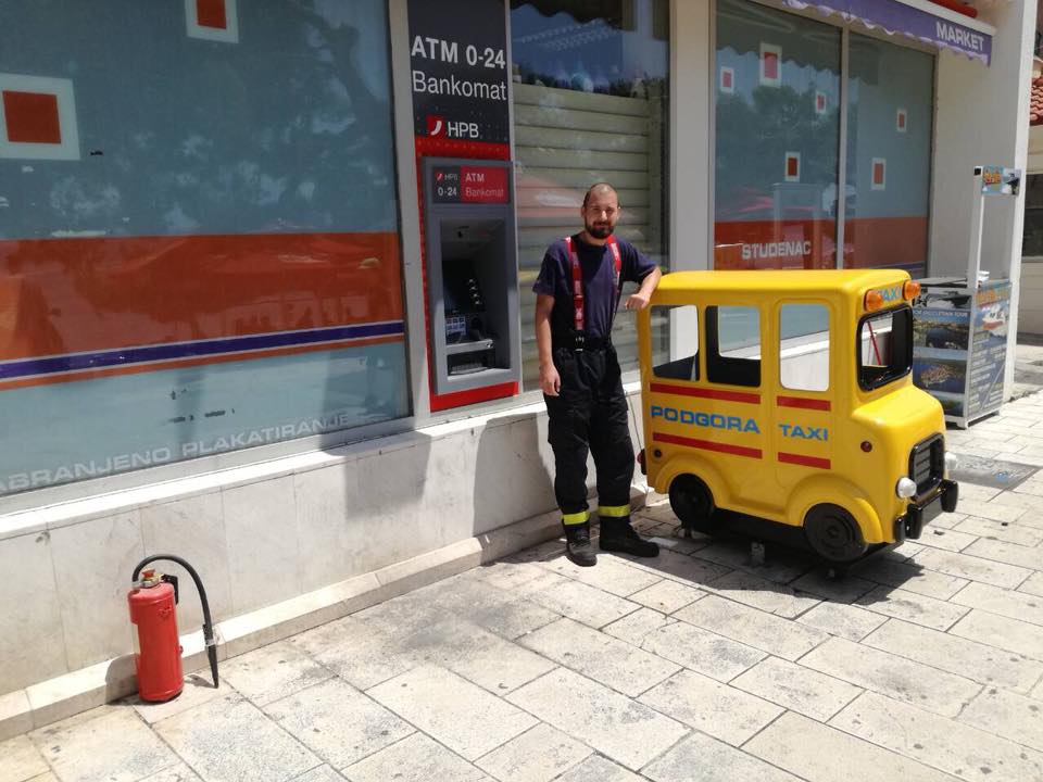 Vatrogasci izašli na dojavu o zapaljenom automobilu, na terenu ih ipak dočekala malo drugačija situacija