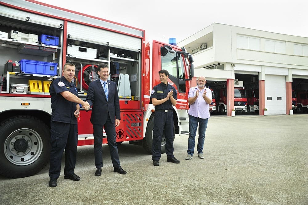 Nino Vela vatrogascima iz Slatina uručio novo navalno vozilo