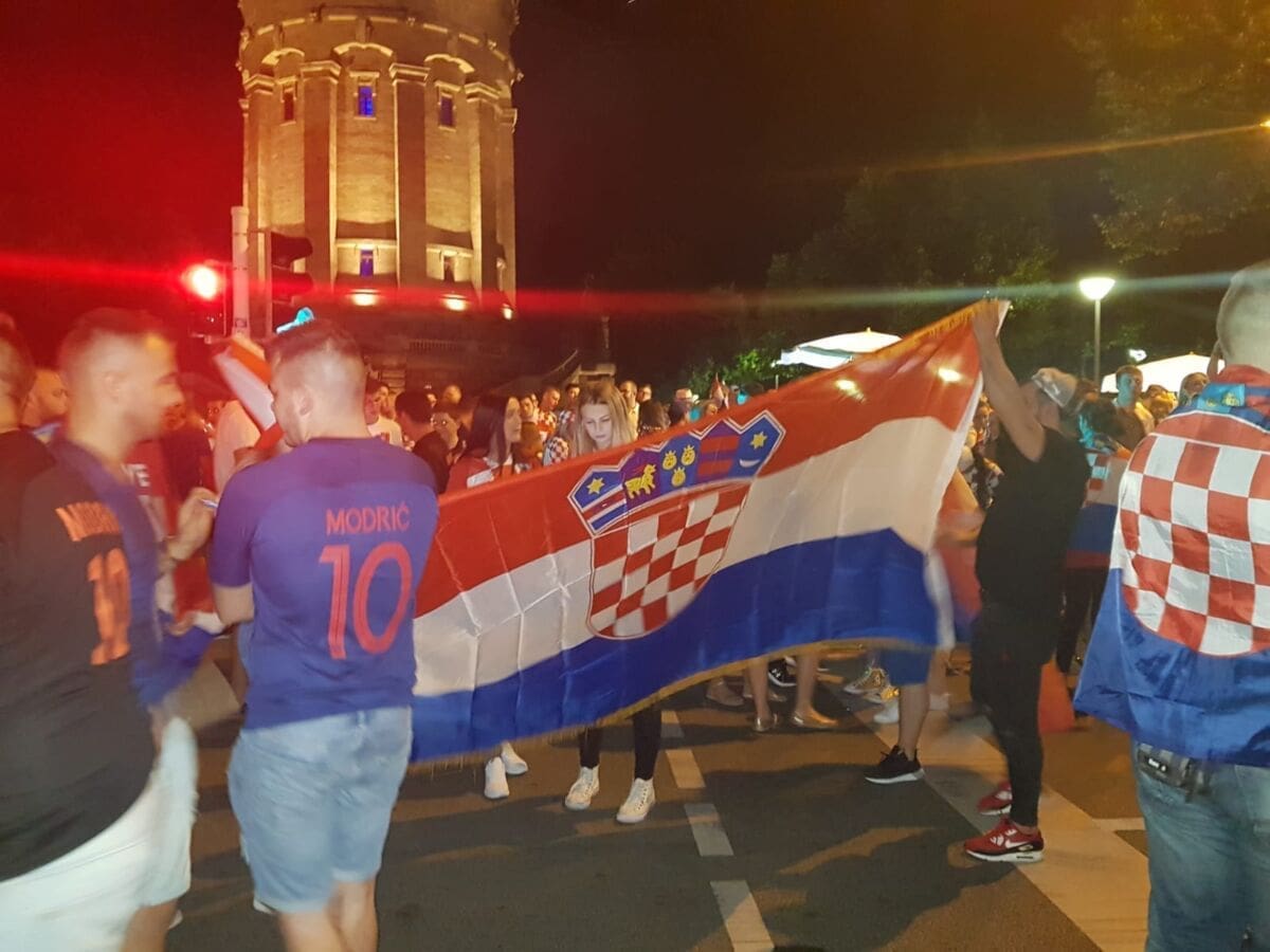 FEŠTA I VAN GRANICA LIJEPE NAŠE: U Njemačkoj Hrvati izašli na ulice, navijačima čestitali čak i Rusi!