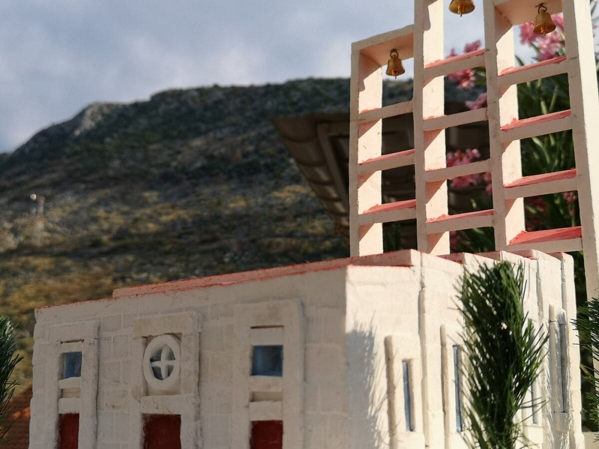 Buduća crkva u Žrnovnici nosit će ime Ivana Pavla II.? Pogledajte kamenu maketu koja se izrađivala pola godine