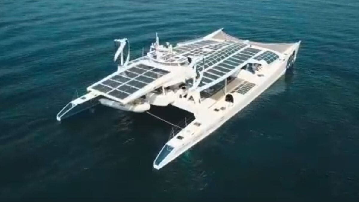 Brod kojeg pokreće vodik i sunce na svom putu oko svijeta svratio kraj Šibenika