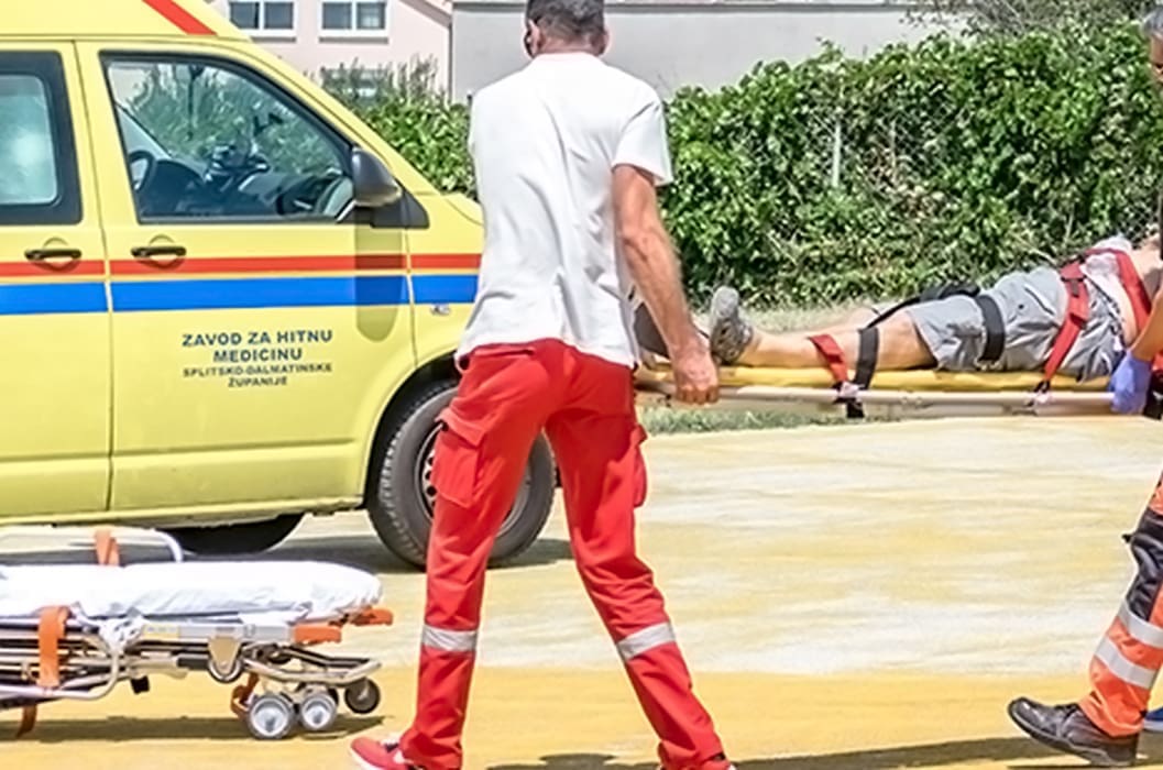 Sudar kod Omiša: Ozlijeđene dvije osobe s motocikla, jedna teže