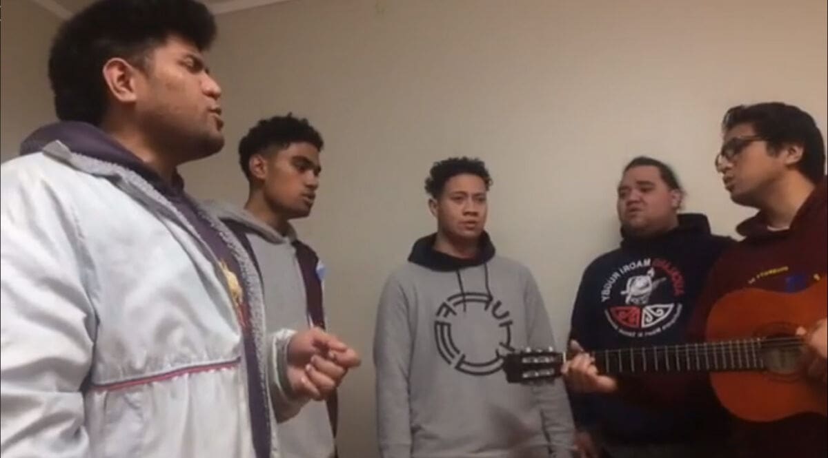 Nakon Grdovićeva hita, Klapa Samoana otpjevala evergreen Tereze Kesovije i oduševila pratitelje