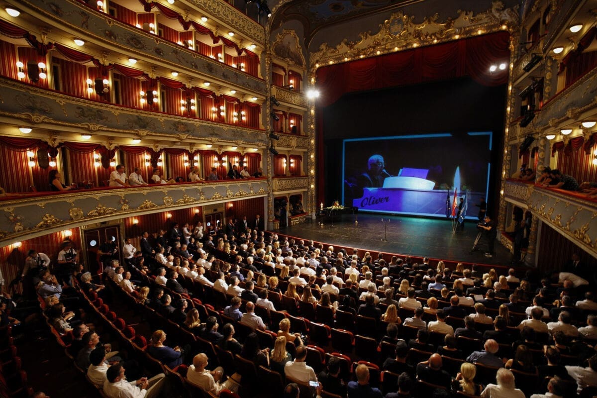 KOMEMORACIJA ZA OLIVERA "Ti si morao otići, ali ti nikada nećeš otići iz našeg srca"