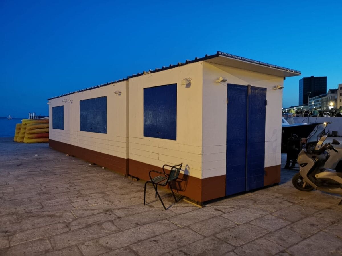 UKLONJEN "ČARDAK" S MATEJUŠKE Opara: Grad s tim nema veze; Perić: Nekim lokalnim stanovnicima je krivo da oni nisu dobili manifestaciju