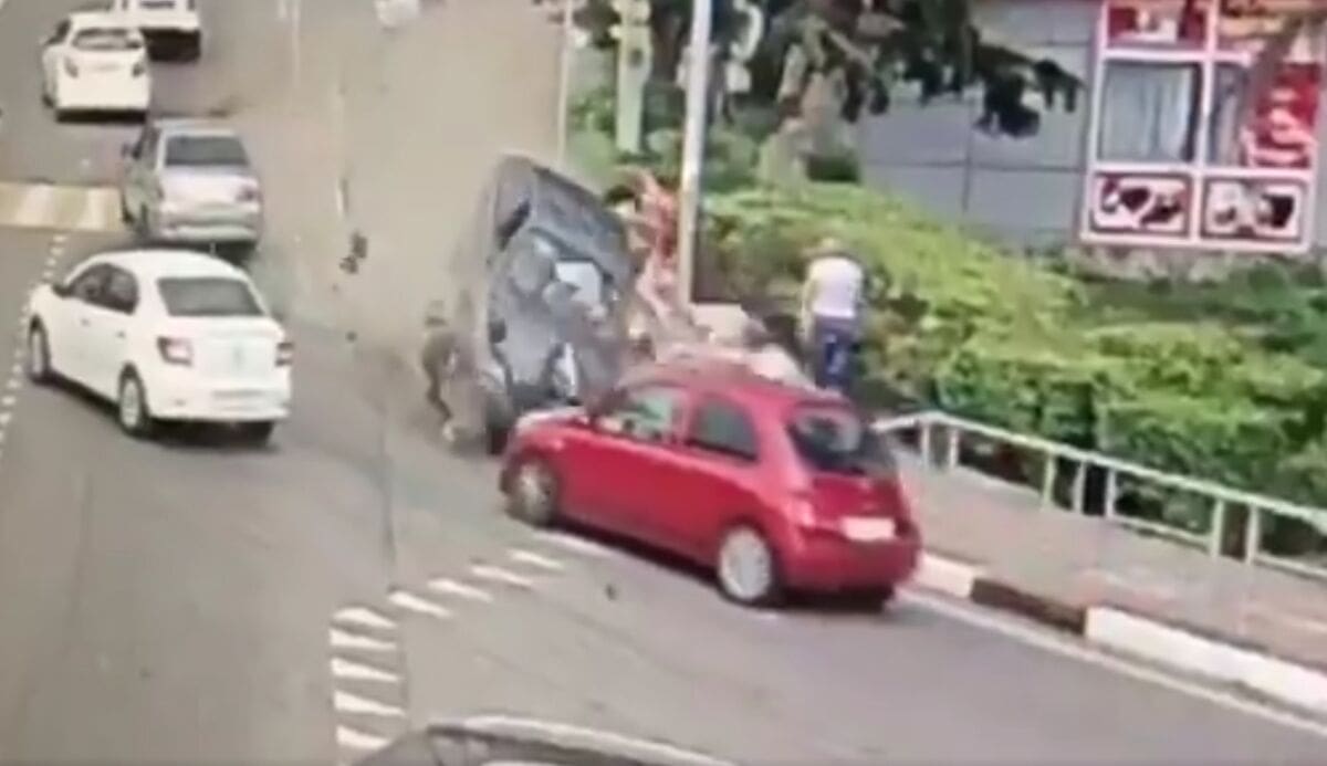 UZNEMIRUJIĆI SADŽAJ Punom brzinom zabio se u pješake u Sočiju: Poginuo muškarac, dvoje kritično