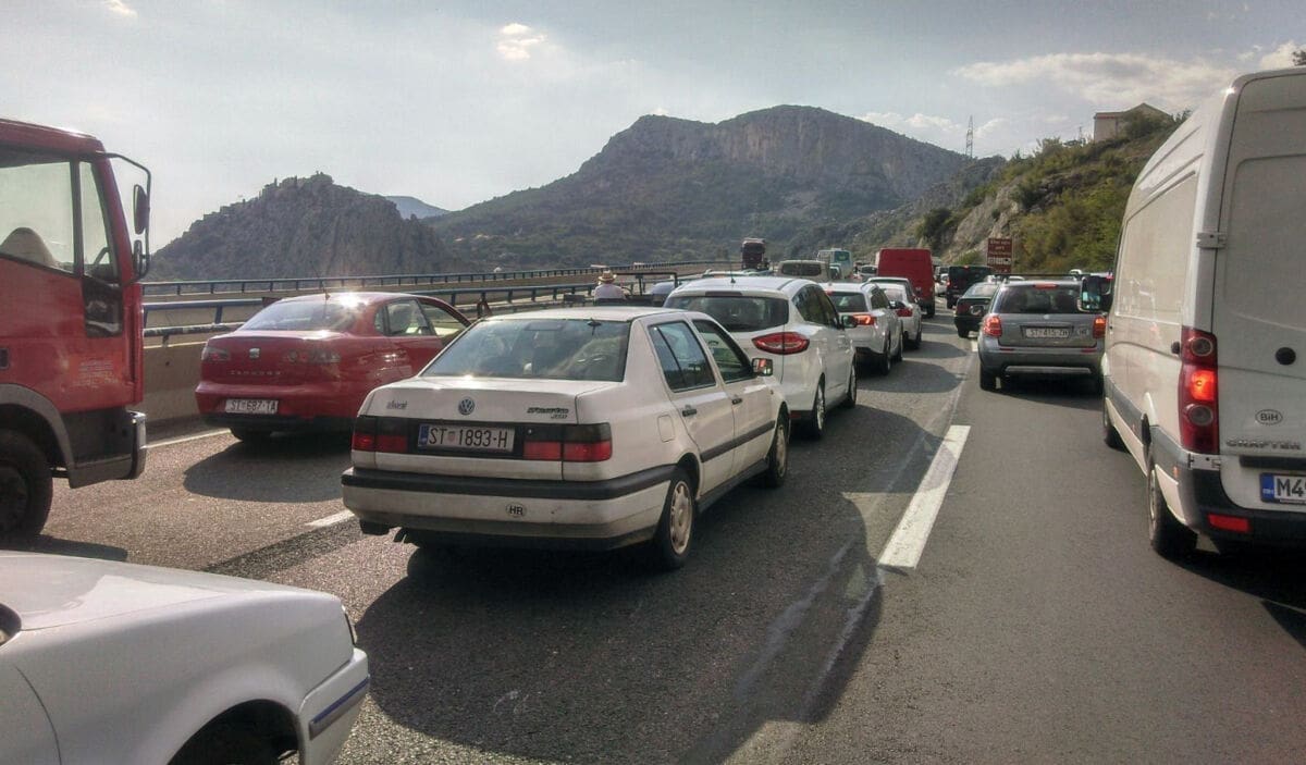 Sudar na brzoj cesti Solin - Klis: Prolazne gužve zbog prometne u tunelu