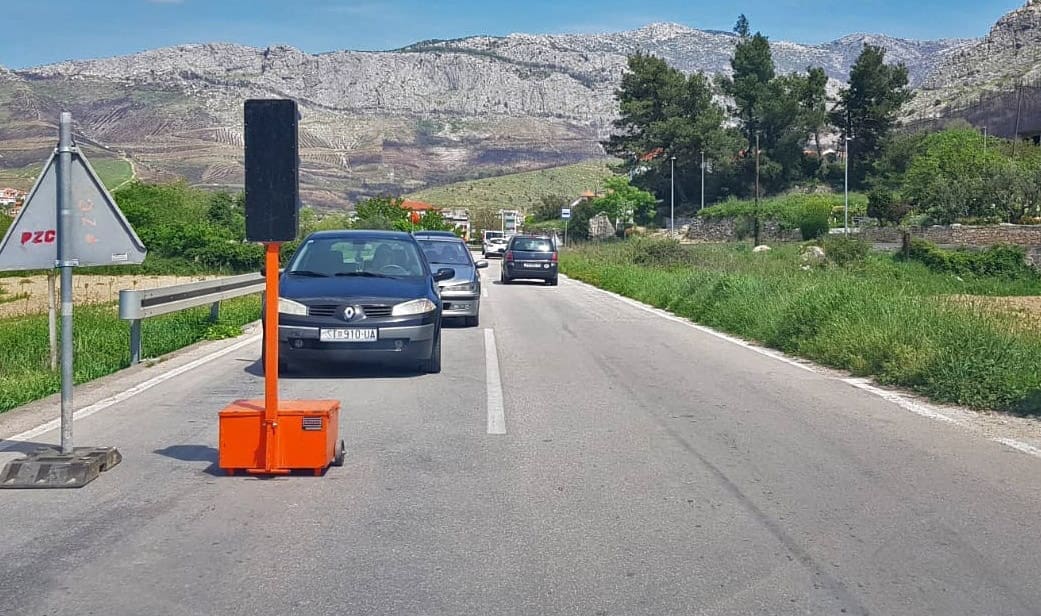 PAZI, SNIMA SE Zbog neodgovornih vozača uvodi se videonadzor na cesti Strožanac-Žrnovnica
