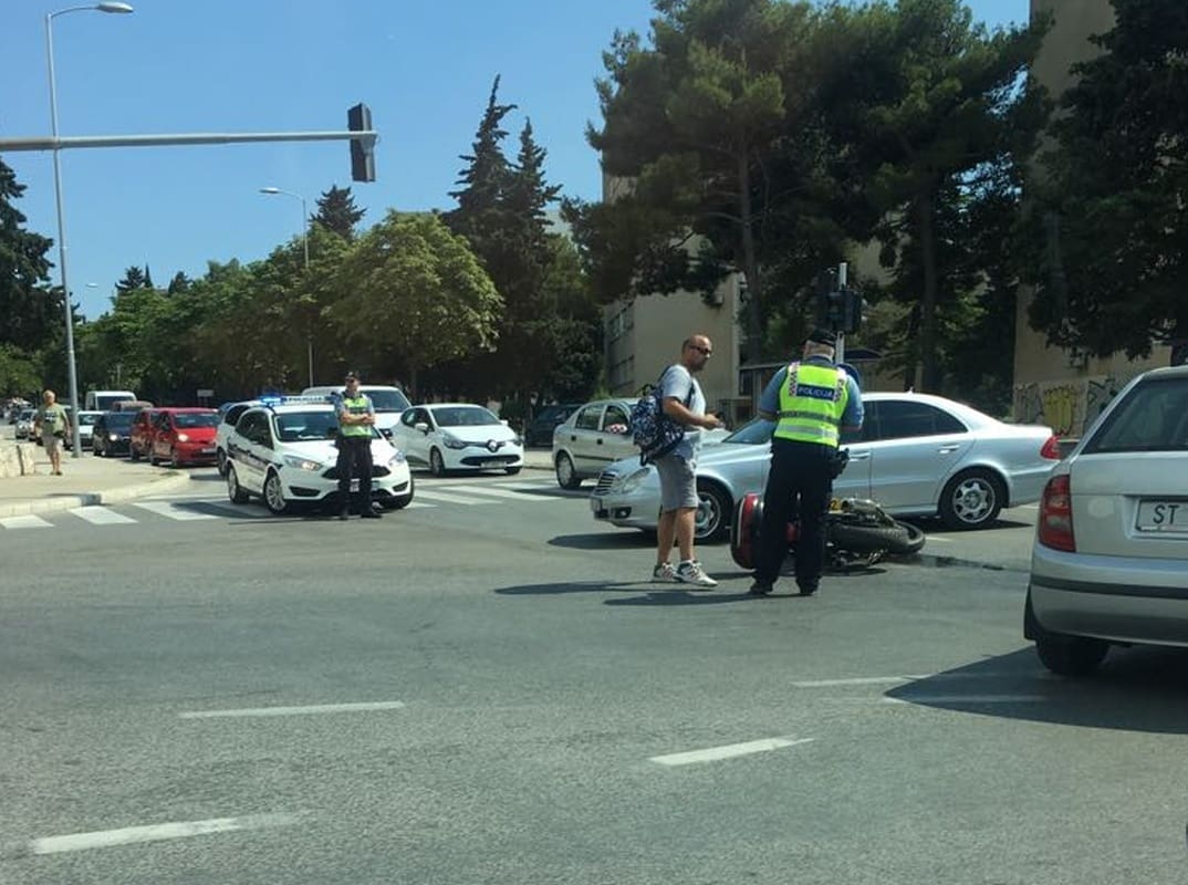 Motorist oboren na križanju Dubrovačke i Velebitske, hitno prebačen u splitsku bolnicu