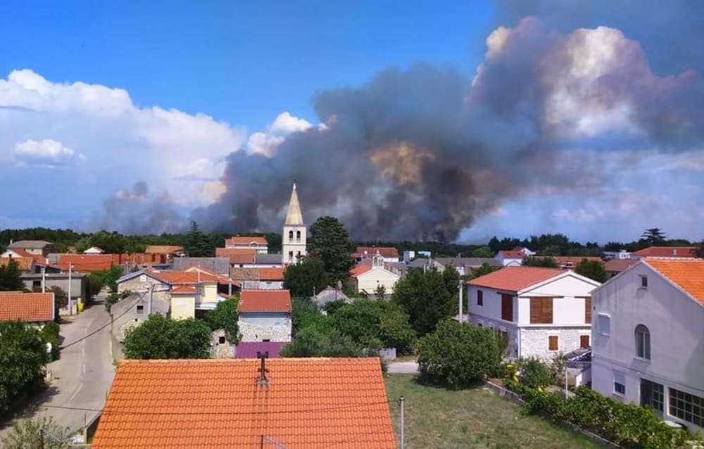 U požaru kod Zadra izgorjelo oko 14 hektara borove šume i maslinika