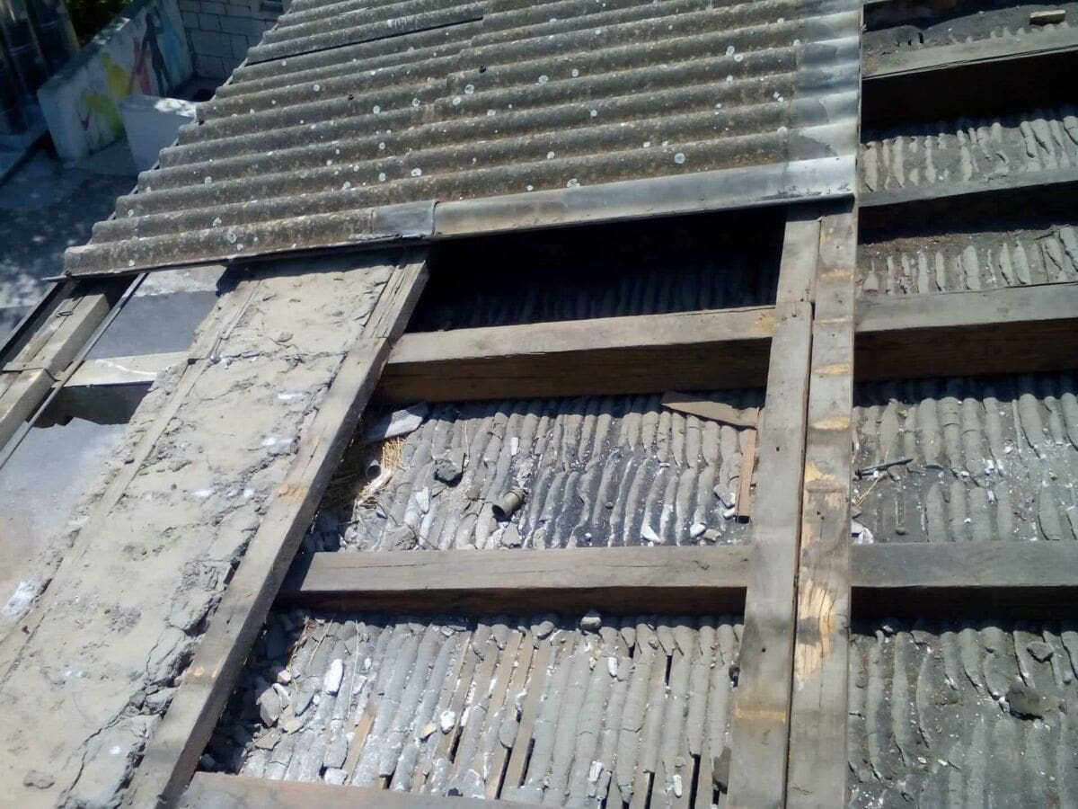 Radnik na krovu bolnice pronašao zvončić: Evakuirani odjeli i automobili, pozvani pirotehničari