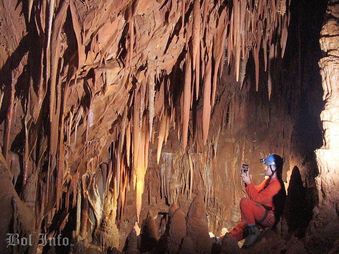 Bol: Večeras tribina o bračkom podzemlju s planinarom Goranom Gabrićem