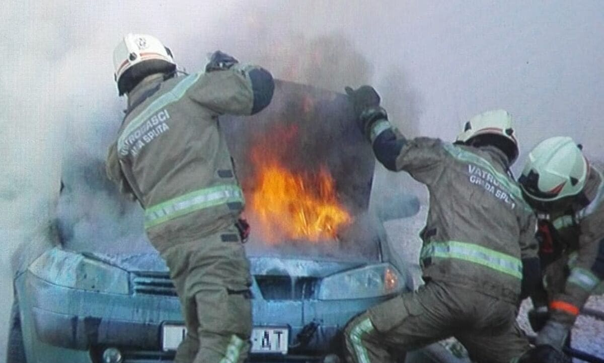 Požar na automobilu u Kaštel Starom je podmetnut