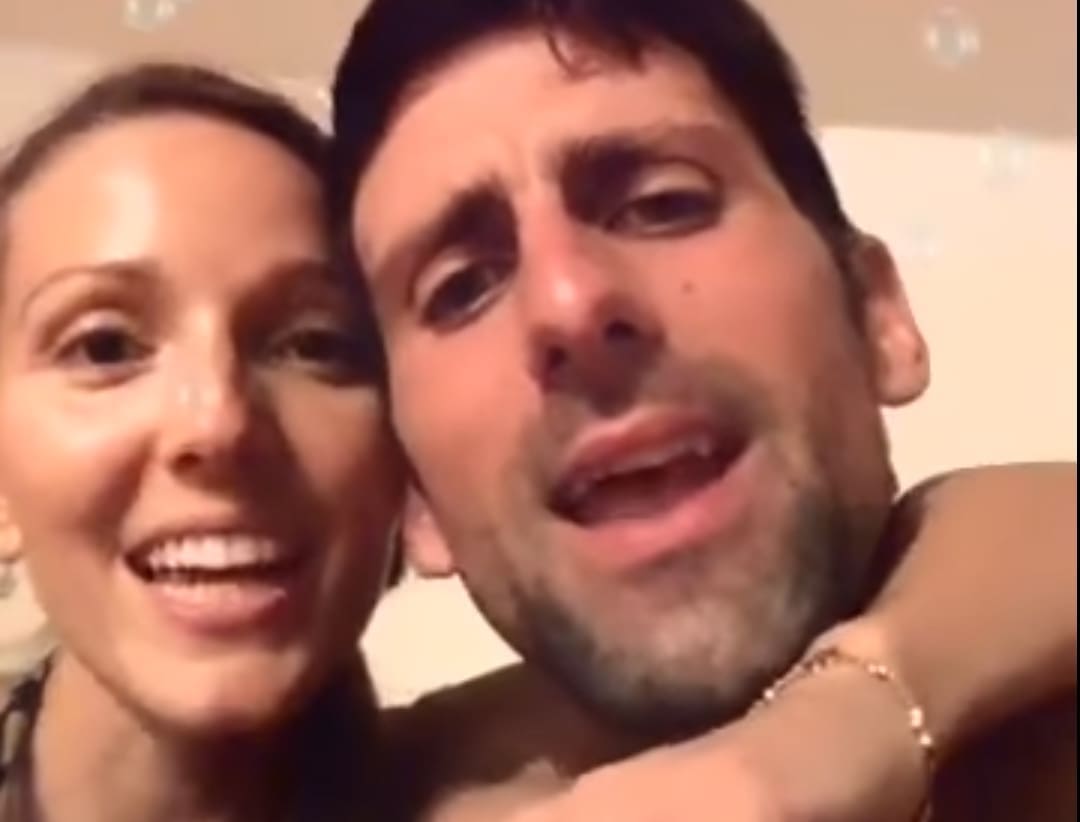 Đoković nakon dugog dana sa suprugom zapjevao Oliverovu "Trag u beskraju"