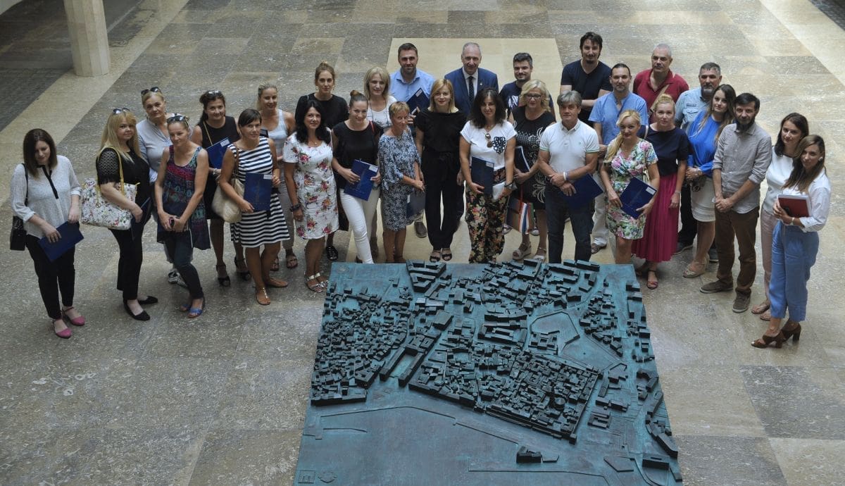 Uručena 42 ugovora o dodjeli bespovratnih financijskih sredstava za potpore obrtništvu grada Splita