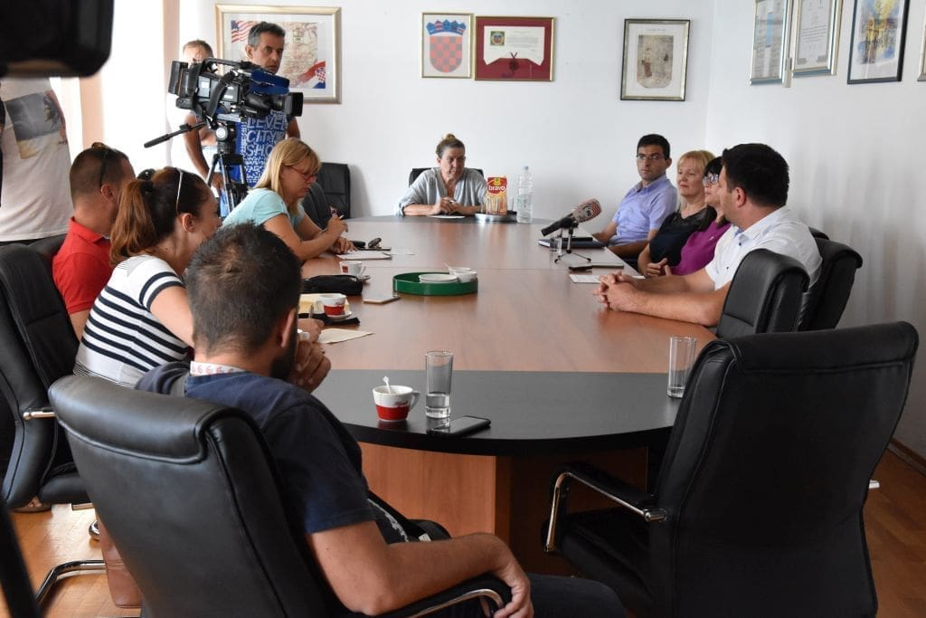 IZLIJEVANJE FEKALNIH VODA Kaštela: Građani će se morati priključiti na odvodnju, u protivnom slijede kazne