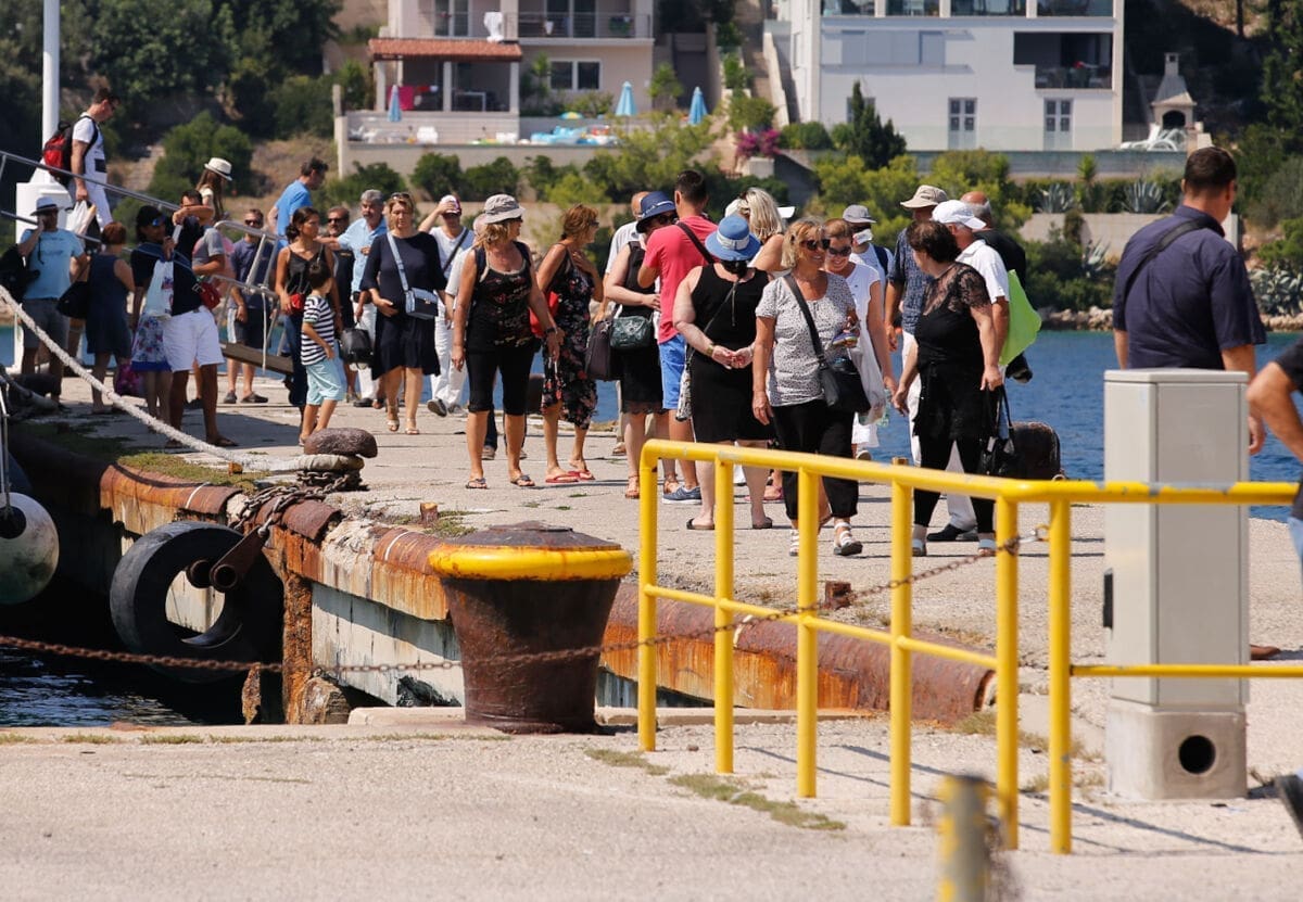 katamaran-vela-luka(1)