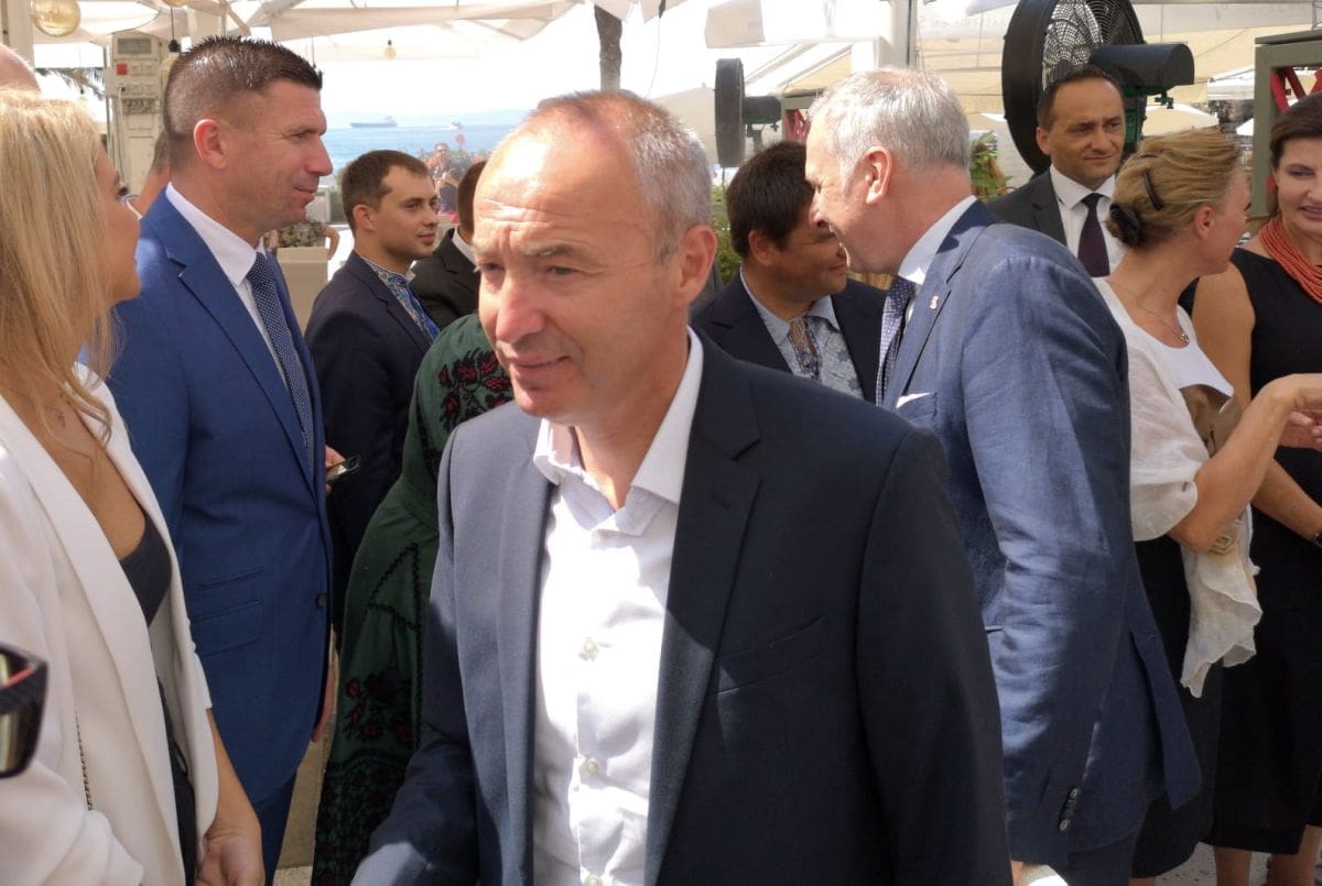 Ministar Krstičević: "Gledamo kako trajno riješiti problem izgorenih vozila u Omišu"