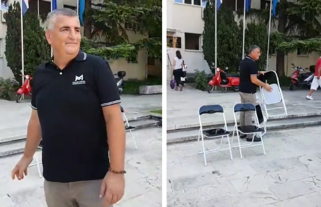 Miro Bulj pred zgradu Županije donio stolice za političke uhljebe