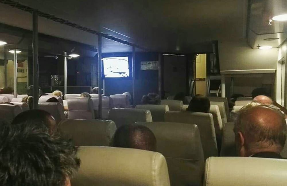 Tuga na katamaranu iz Vela Luke: Putnici u tišini gledali dokumentarac o Oliverovom životu