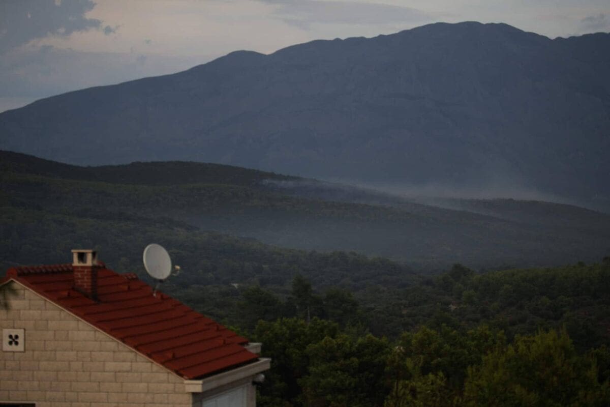 POŽAR KOD SELACA Zračne snage nisu uspjele djelovati, zatražena pomoć vatrogasaca s kopna