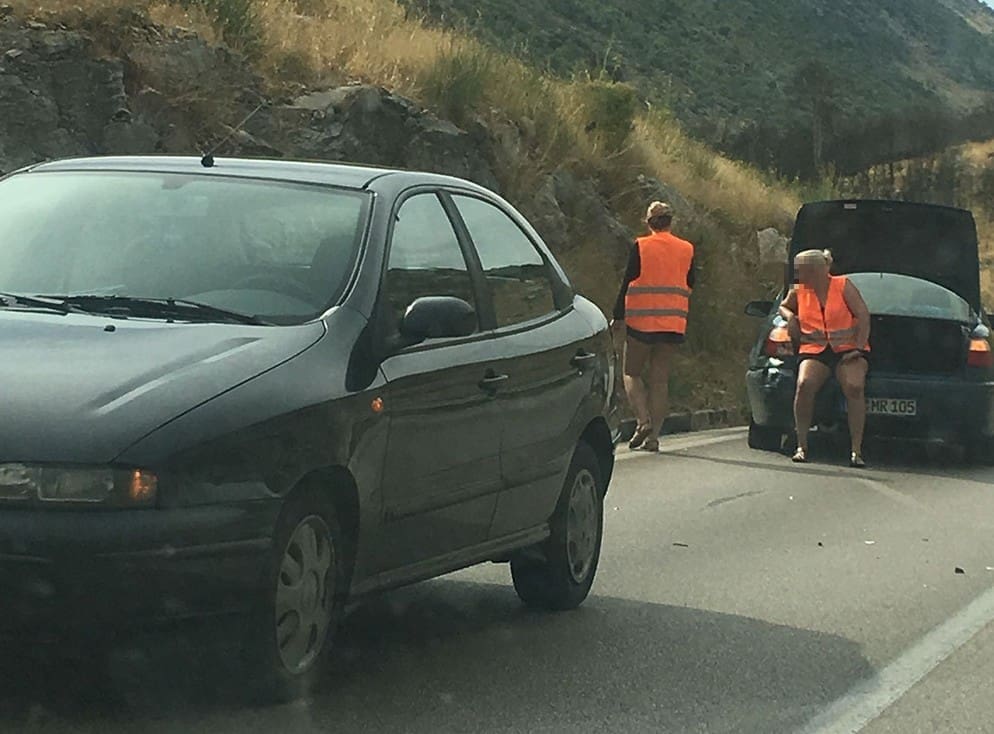 Prometna na cesti između Žrnovnice i Srinjina: Sudarila se dva automobila