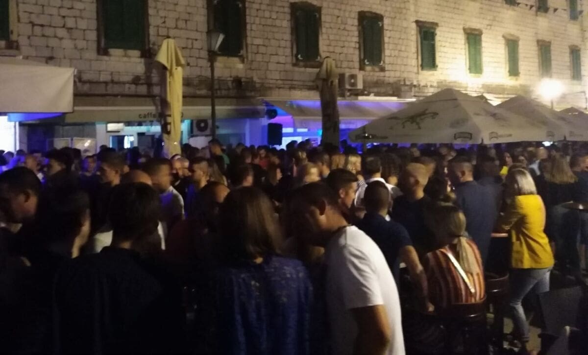 BLAGDAN VELIKE GOSPE Sinj već prvih sati srijede krcat