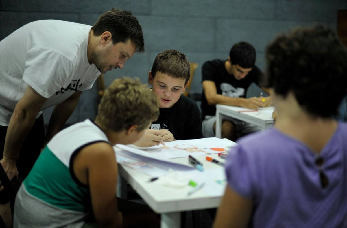 Polaznici škole graffita oslikavaju pothodnik na Skalicama