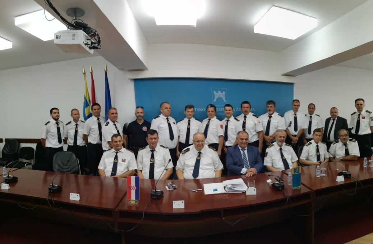 POVIJESNI DAN ZA DALMATINSKE VATROGASCE: U županiji potpisan sporazum o nabavci 16 vatrogasnih vozila