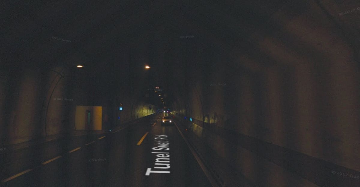 Zapalilo se vozilo u tunelu Sveti Rok, kolona ispred tunela je 5 kilometara