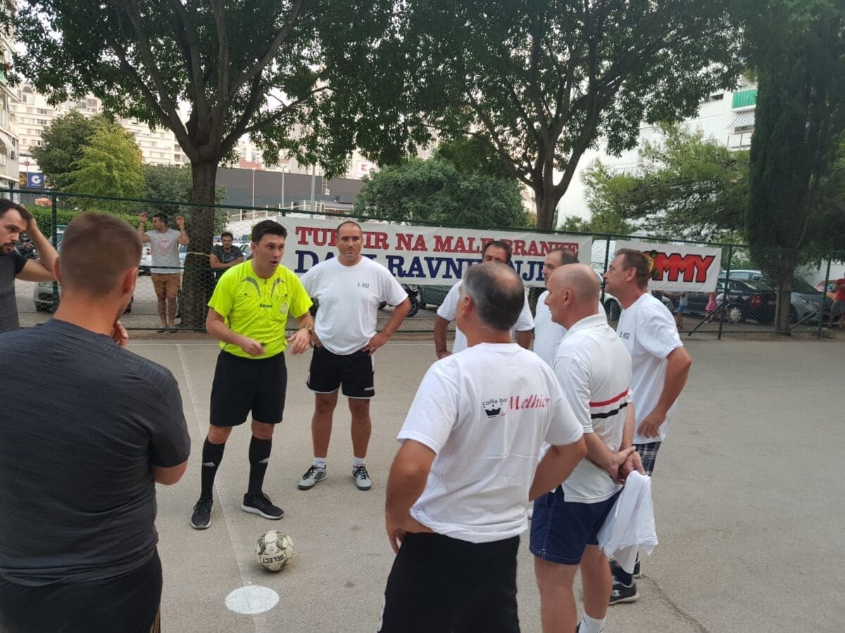 Malonogometni turnir Ravne Njive: Doturi iznenadili golijadom, Kameni momci nadigrali familiju