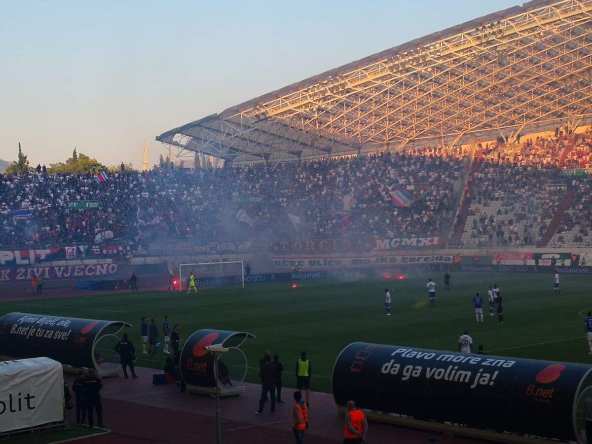 derbi-poljud-baklada(3)