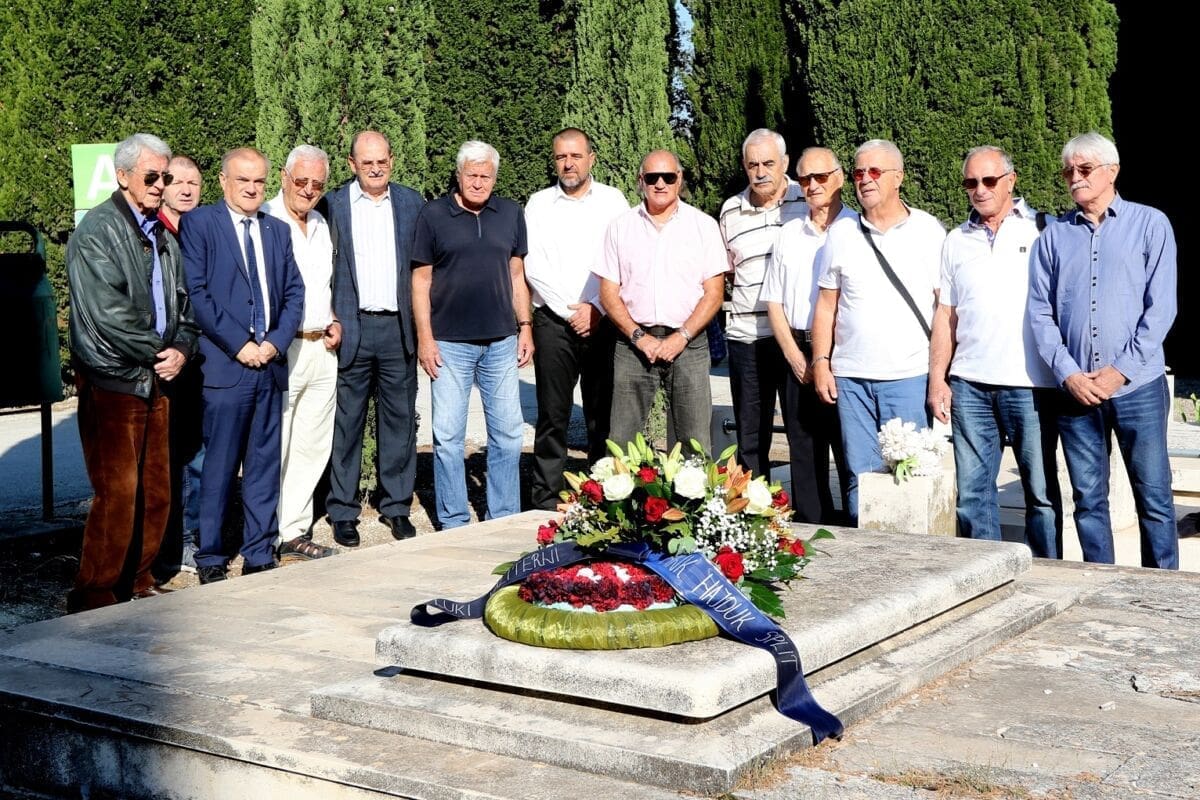 Hajduk polaganjem vijenca obilježio 125 godina od rođenja legendarnog Luke Kaliterne