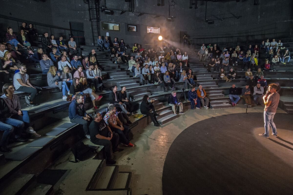 humanitarni_stand_up_(1)