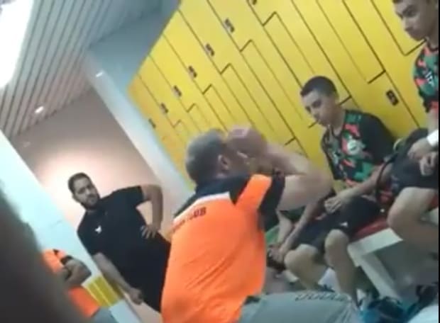 Rukometni trener šokirao internet: "Nemoj sleep! Stojiš ovako i čačkaš ja*a, not good, majstore!"