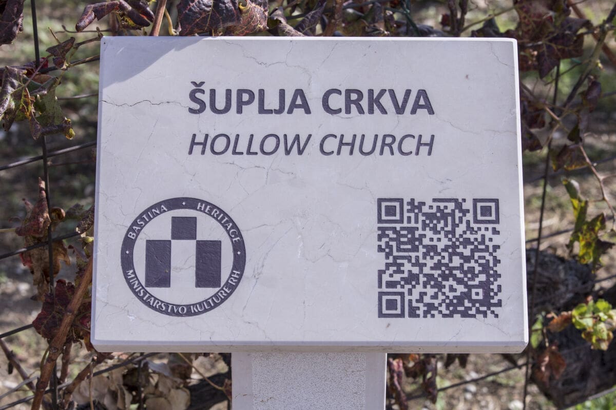 klis_suplja_crkva_krunidba_kralja_zvonimira_(1)