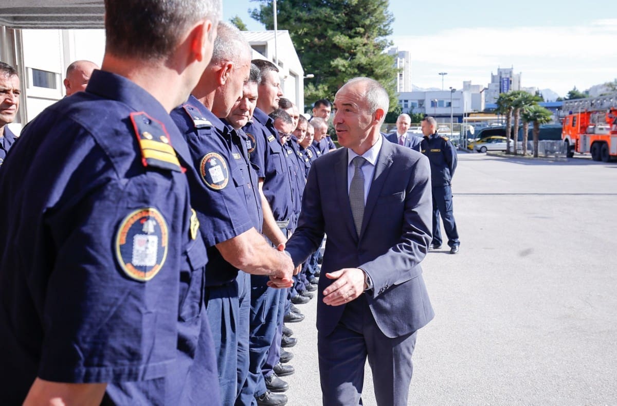 Ministar Krstičević posjetio splitske vatrogasce: "Zaslužili su da im kažemo hvala. To je za mene najveća vrijednost"