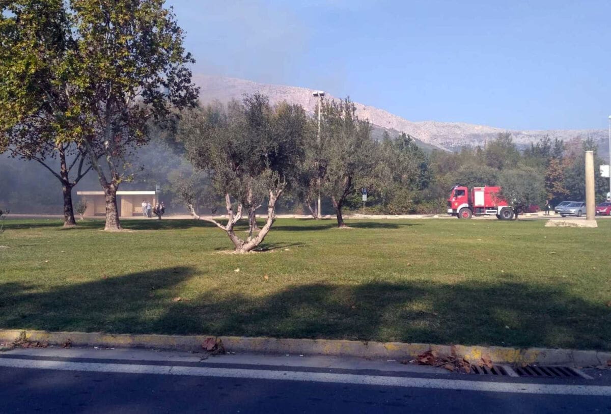 Požar kod Širine: Vatru gase vatrogasci DVD-ova Solin i Vranjic