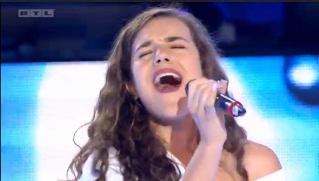 DALMATINKA SVOJIM GODINAMA I GLASOM ŠOKIRALA ŽIRI ZVIJEZDA Pogledajte nastup mlade Solinjanke