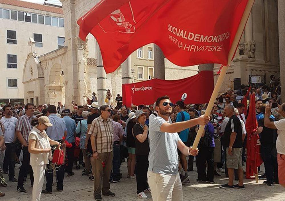 SDP Split pozvao učenike da se prijave za stipendije Grada te podsjetio na važnost provođenja Građanskog odgoja u školama