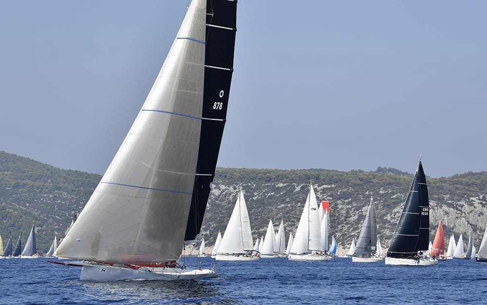 74. Viška regata okupila rekordan broj posada: Pobjednik prve etape je "Molo Longo Tutta Trieste"